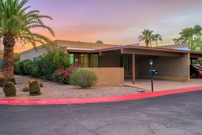 Building Photo - 510 W Cll Lago