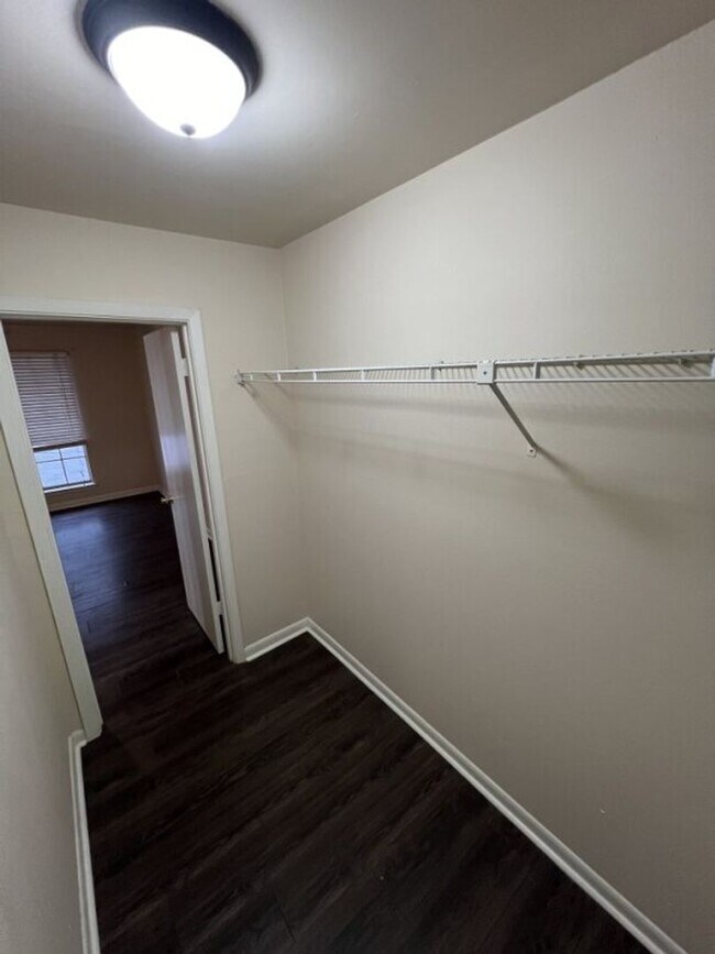 Building Photo - Brightside View