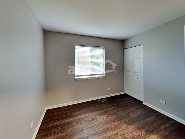 Building Photo - 495 W Camden Ln