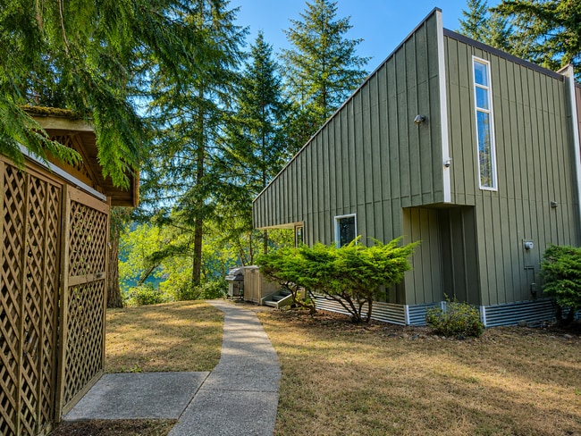 Building Photo - 17805 Overlake Ct SE