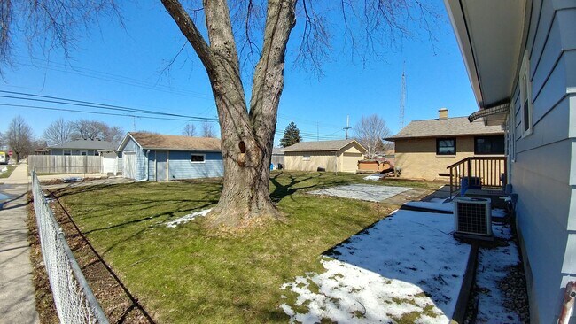 Building Photo - 3 Bedroom 1 Bath Adorable Cape Cod