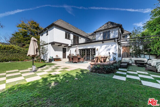 Building Photo - 401 N McCadden Pl