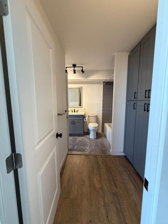 Building Photo - OCEAN View Unfurnished 1 bed/1 bath in Puu...