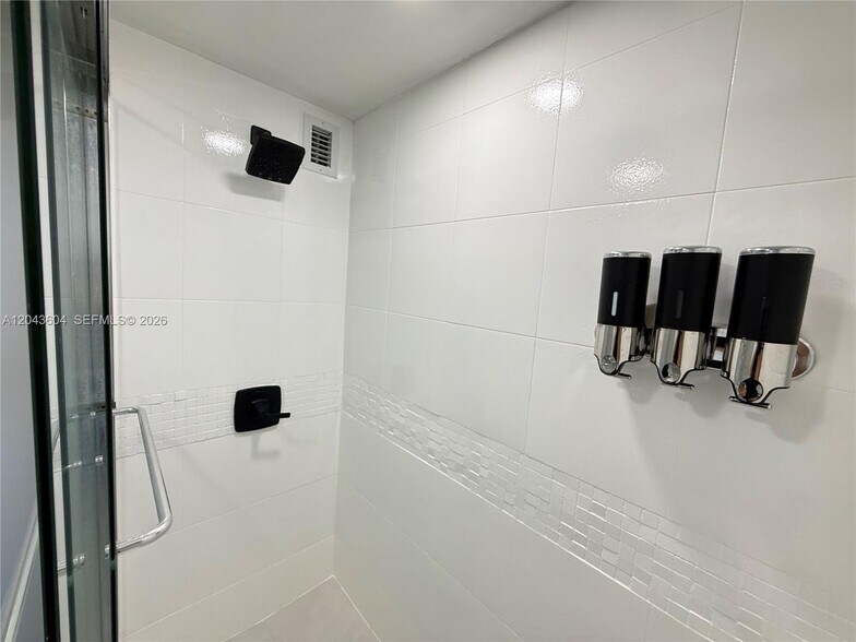 Building Photo - 5838 Collins Ave