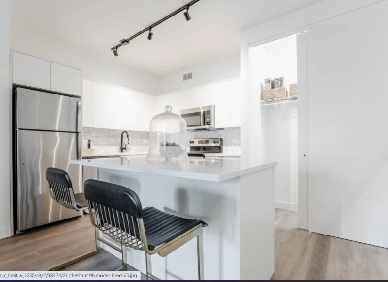 Primary Photo - 21 E Chestnut St