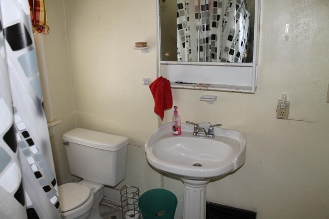 Building Photo - 415 E Clark St