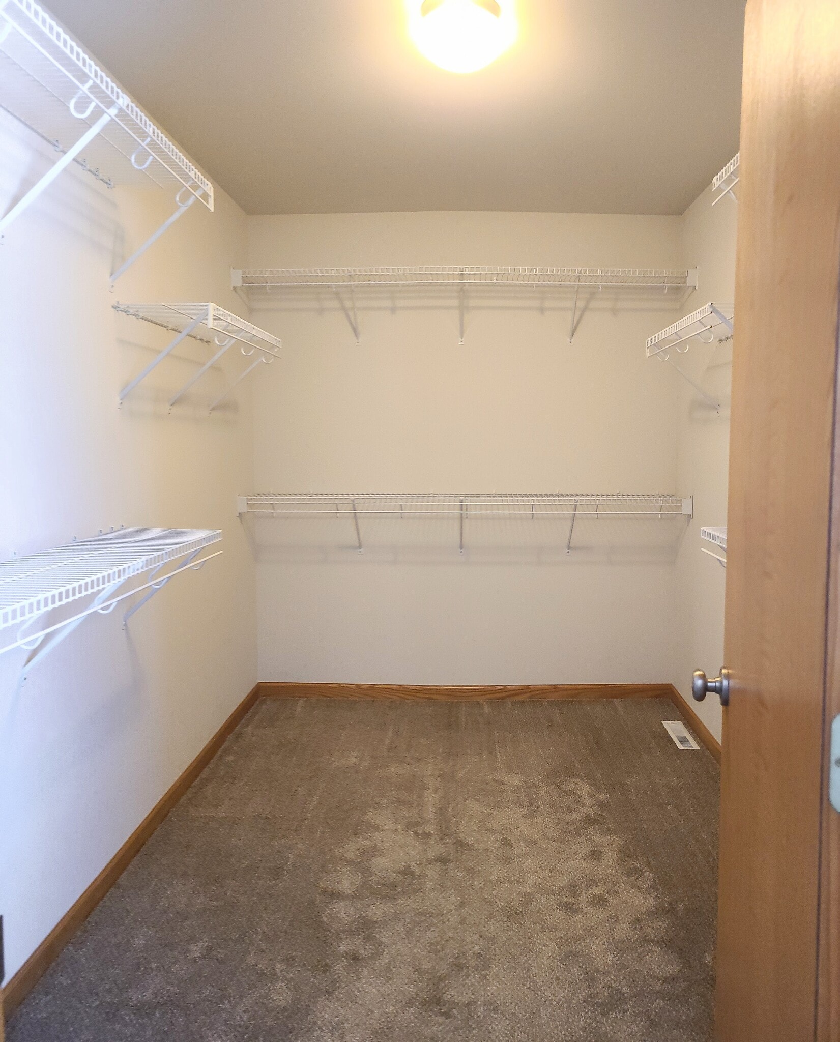 Building Photo - 1805 Deer Path