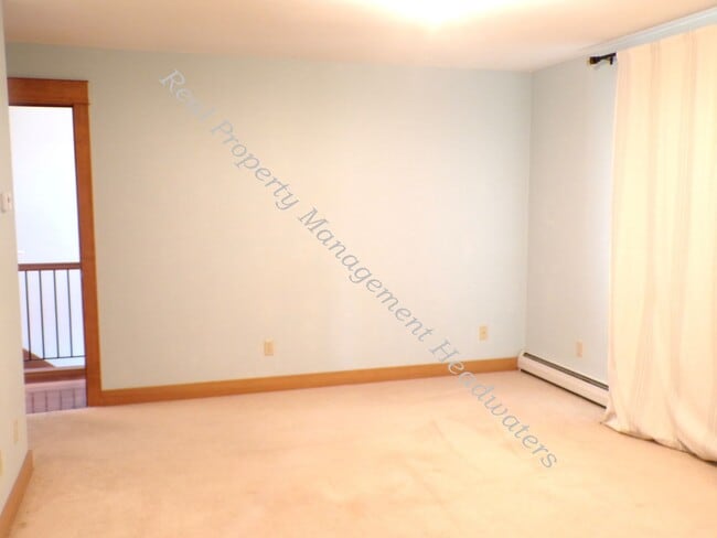 Building Photo - 5 Bedroom 2-1/2 Bath House for Rent