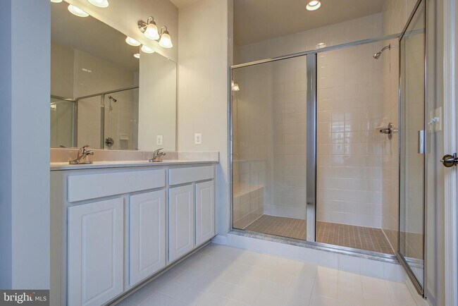 Building Photo - 14217 Travilah Rd