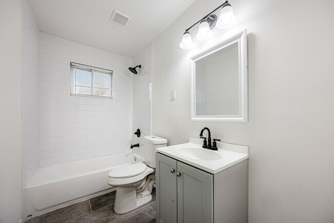 Building Photo - 5450 Loch Lomond Rd