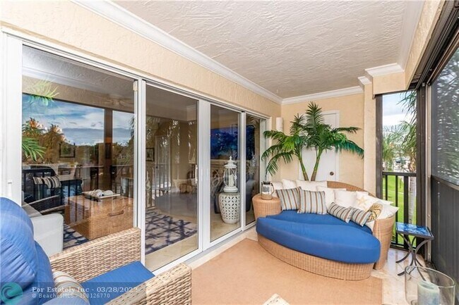 Building Photo - 270 Captains Walk