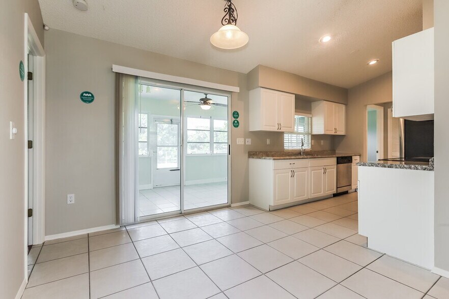 Building Photo - 6202 65th Ct E