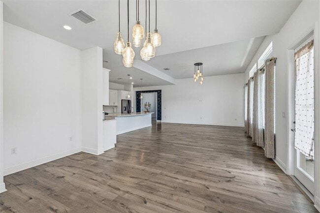 Building Photo - 5925 Silver Sun Dr