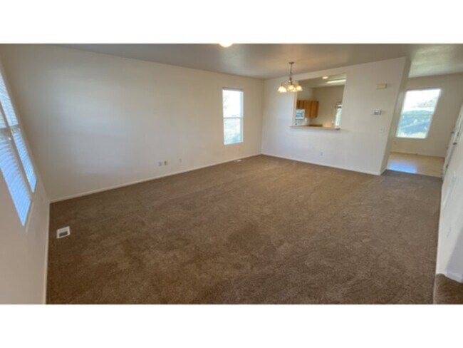 Building Photo - Two story townhome in Fountain