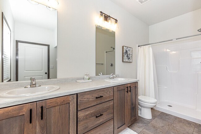 Building Photo - 3-bedroom, 2-bathroom South Fargo Family Home w/ 2 Stall Garage