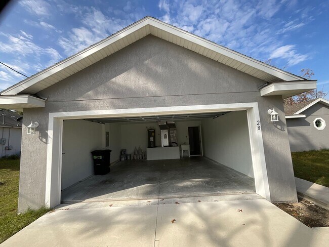 Building Photo - Custom Home - Desirable SE Ocala Neighborhood 3/2/2 **Won't Last**