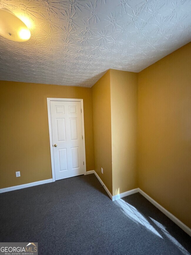 Building Photo - 363 Arrowhead Dr