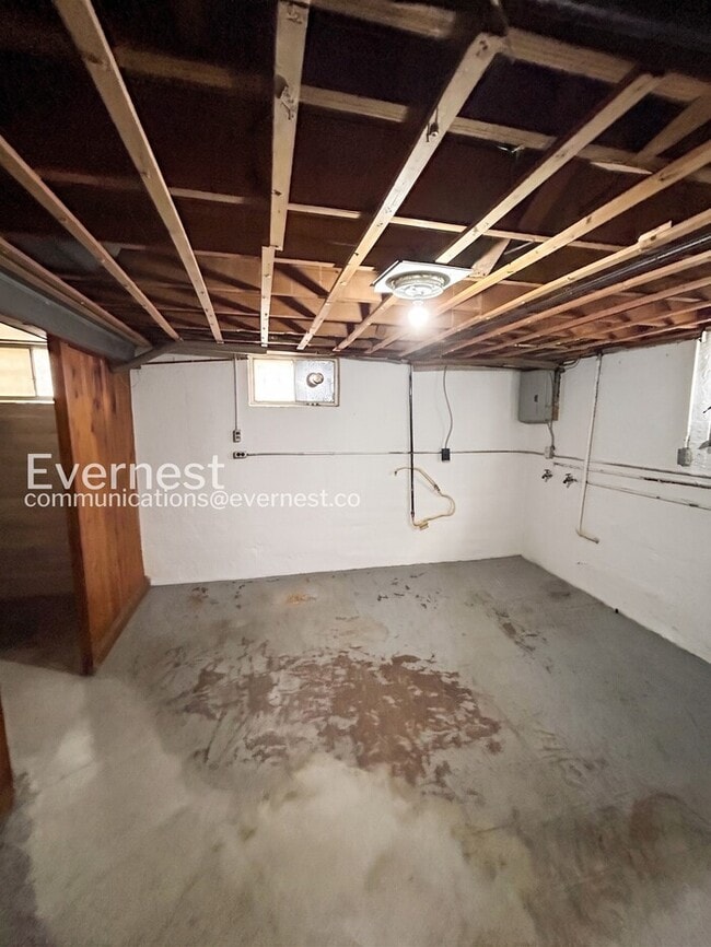 Building Photo - 5546 Floy Ave