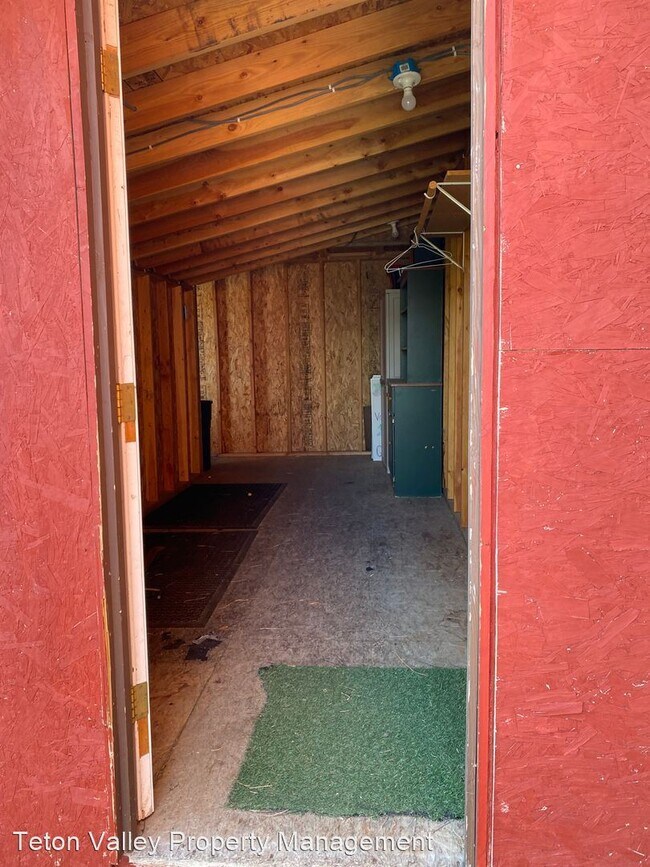 Building Photo - 2 br, 1 bath House - 5135 N 410 W Lower Unit