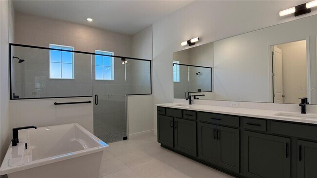 Building Photo - 14415 Crest Palm Ave