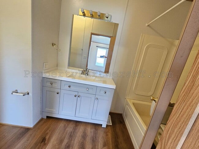 Building Photo - Very Nice 3 Bed 2 Bath Modular house