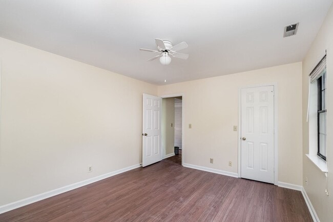 Building Photo - Desirable Brentwood Trace 2 Bedroom Condo ...