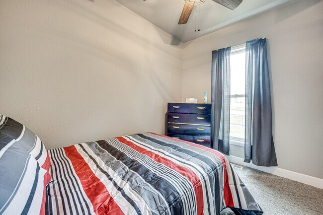 Building Photo - 744 E Cucharras St