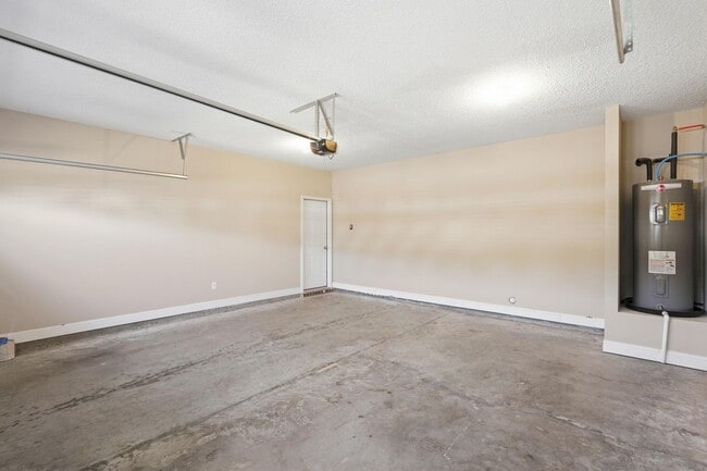 Building Photo - 3 Bedroom Griffin Park Home on Quiet Cul-de-Sac