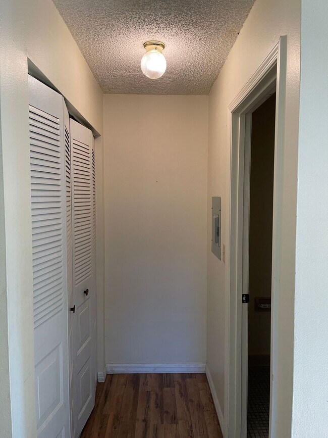 Building Photo - Limited Time Offer – Sign a lease on or be...