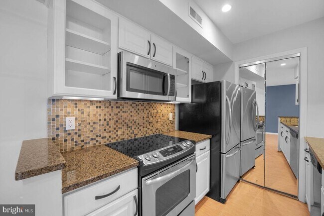 Building Photo - 10129 Green Holly Terrace