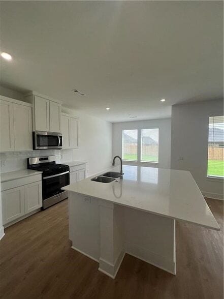 Building Photo - 1910 Hahn St