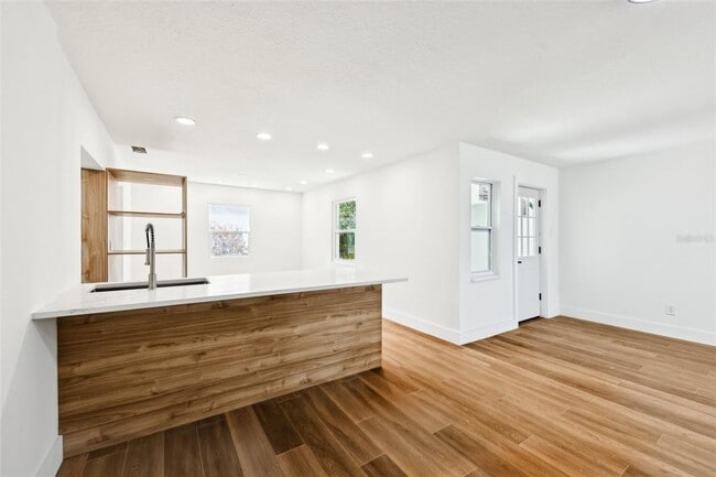 Building Photo - 730 W Swoope Ave