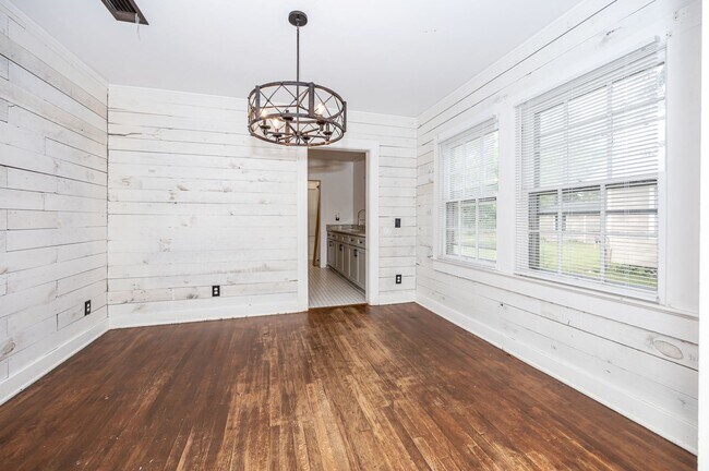 Building Photo - Cute 2 Bed 1 Bath in Pascagoula