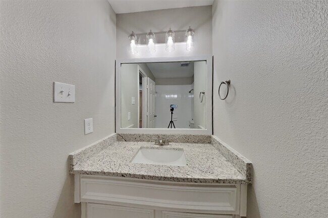 Building Photo - 20610 Tulip Blossom Ct