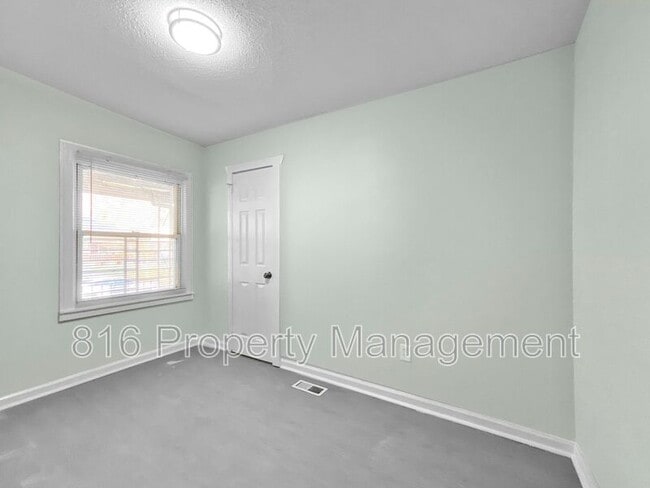 Building Photo - 2231 E 68th St