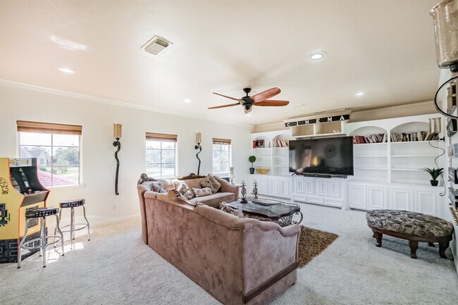 Building Photo - 1026 Kings Forest Ln