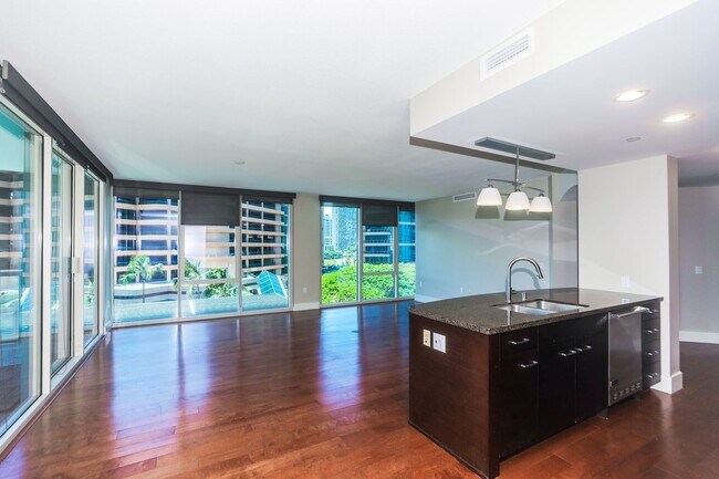 Building Photo - Allure Waikiki - 2 bedroom, 2 bath with 1 ...