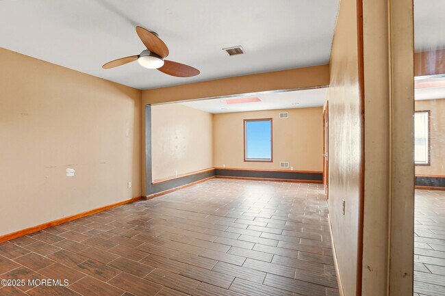 Building Photo - 468 Brookforest Dr