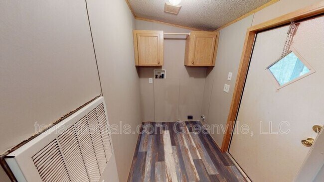 Building Photo - 202 Bunker Ct