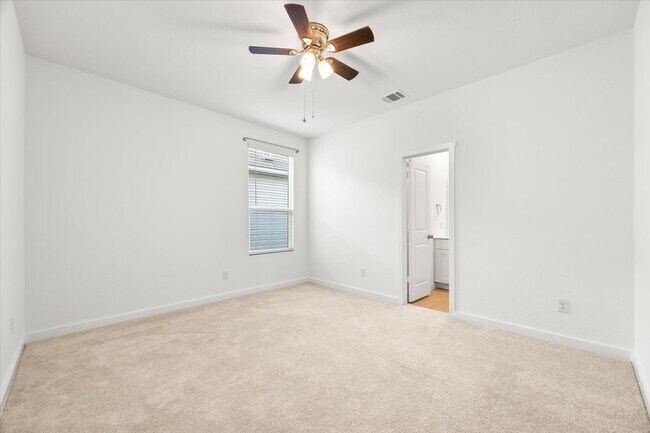 Building Photo - Spacious 4-Bed Home with Modern Upgrades, Fenced Yard & Community Pool in San Antonio