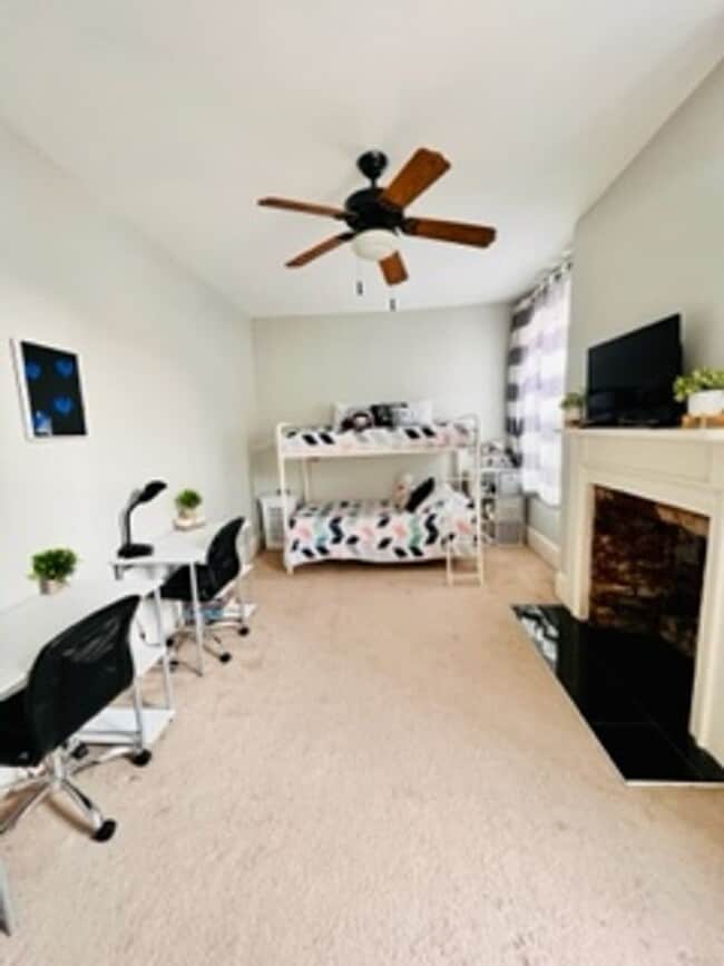 Building Photo - 227 W Broughton St