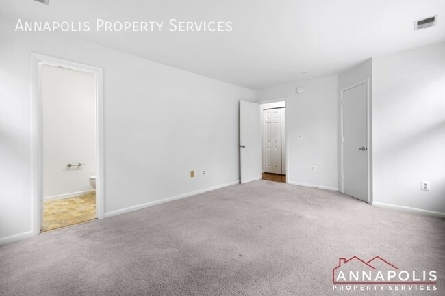 Building Photo - 10 Greystone Ct