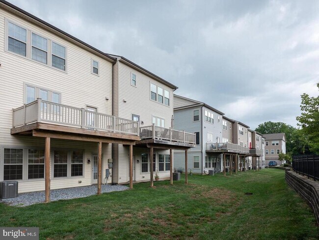 Building Photo - 15 Eagle Ln
