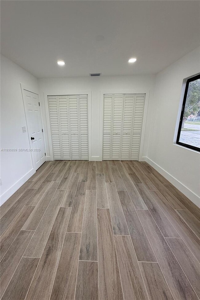 Building Photo - 1526 SW 65th Ave