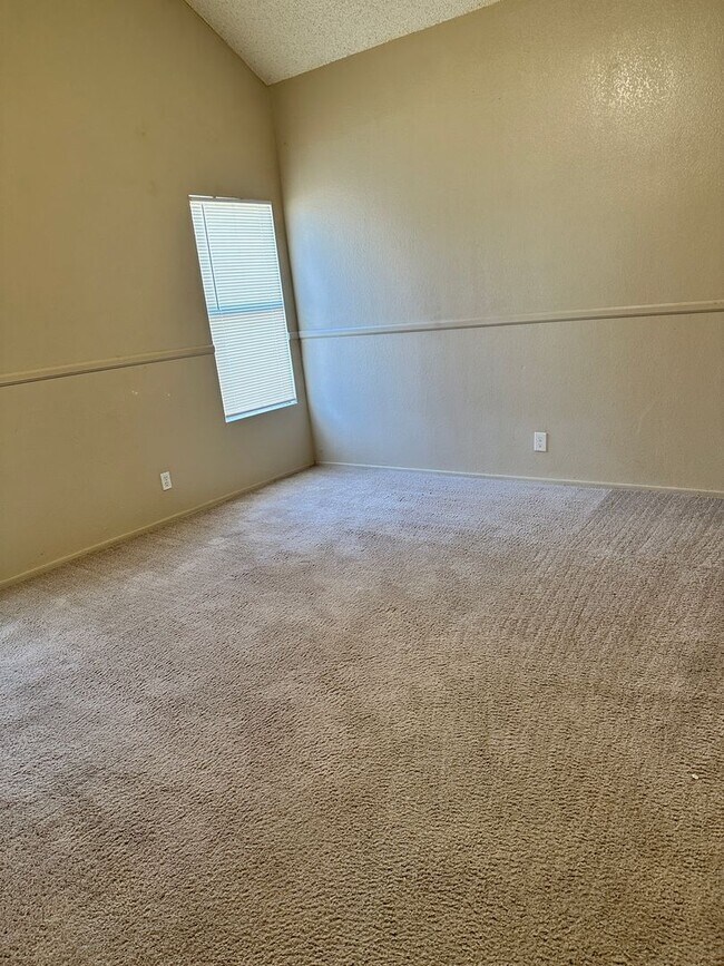 Building Photo - Windsor Shadows patio home 3 bed / 2 bath
