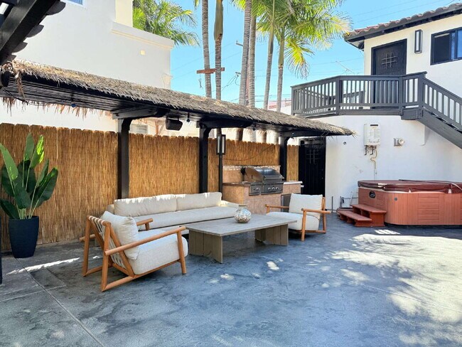 Building Photo - Experience Luxury at Windansea Beach: with...
