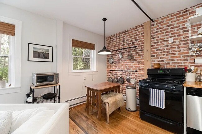 Building Photo - Beautiful in Cap Hill