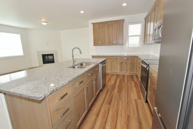 Building Photo - Immaculate Single-Level Home