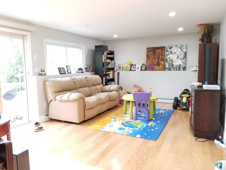 Building Photo - 5 Jeffrey Ct