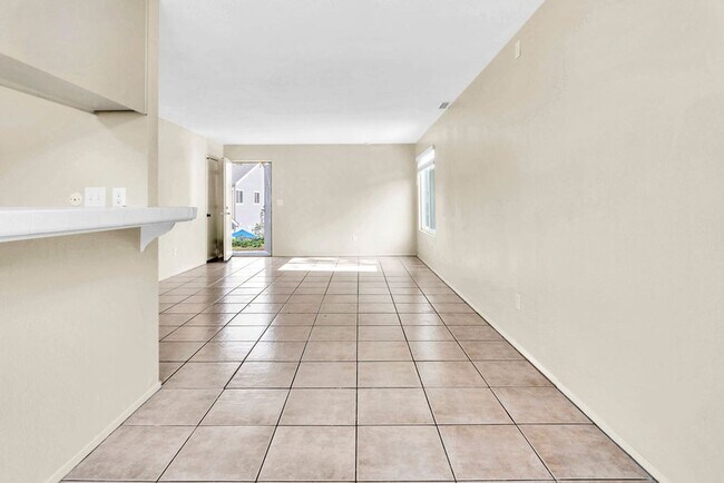 Building Photo - Nice two bedroom/one bath townhome in UTC....